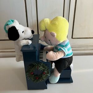 PEANUTS Snoopy & Schroeder Playing Piano Christmas Musical Animated Plush Decor